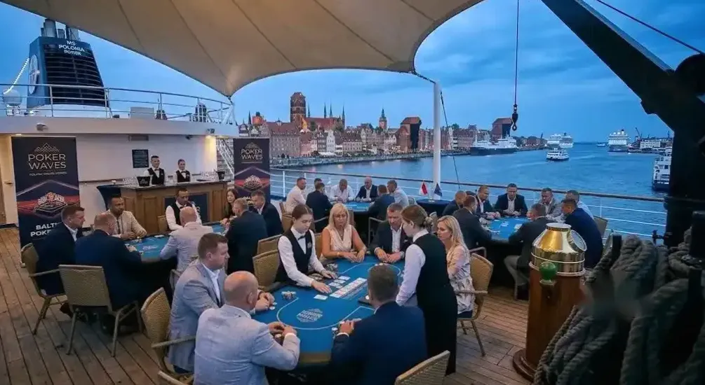 Poker na morzu: od Mississippi do Bałtyku — jak gra wyszła na wodę